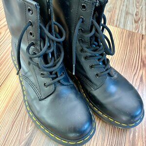 Dr. Martens 1460 Smooth black leather lace up boots Air Wair Bouncing Soles 7